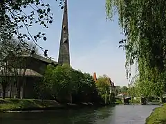 バカラを流れるムルト川