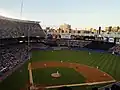 夕陽に映えるスタジアム。