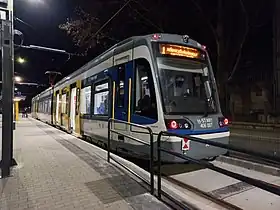 ホードメゼーヴァーシャールヘイ駅に停車する電車（2021年撮影）
