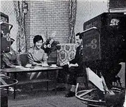 フジテレビのテレビカメラ（写真は『スター千一夜』の撮影風景（1960年）。カメラの側部に8マークが見える）