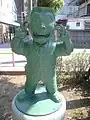 公園内に設置された両津勘吉像