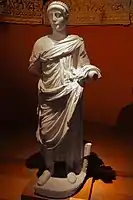 ローマ皇帝ウァレンティニアヌス2世の像
