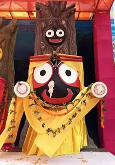 オリッサ州ブバネーシュワルに祭られているインドセンダンの木を塗装したジャガンナートの像