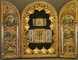 Stavelot Triptych(スタヴロの三連祭壇画（英語版）), Mosan, Belgium, c. 1156–58. 48×66 cm with wings open, Morgan Library(モルガン・ライブラリー), New York