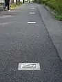 路面プレートは原子番号順に並んでいる