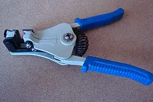 ワイヤーストリッパ