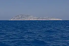 南西方向から見たストロンギリ島