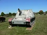 初期型とは操縦席前面が異なり、後期型とは戦闘室の面構成が異なる中期型（アメリカ陸軍兵器博物館）