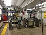 東改札口