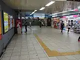 連絡通路（2021年6月。階段を上った先が阪急烏丸駅）