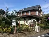 南東交差点より南・東外観を見る（2016年10月撮影）