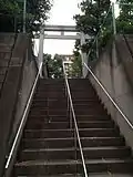 区役所通り沿いにある東側の鳥居