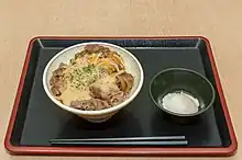 とろ〜り3種のチーズ牛丼と温玉インターネットスラングの「チーズ牛丼」の元ネタとなった