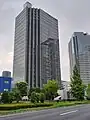 北西。南西のサンブライトビルが映っている。