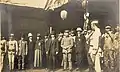 山西軍政府将兵。手前の衛兵は袖章より一等兵(1911年9月)