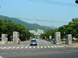 正門(2012年5月)