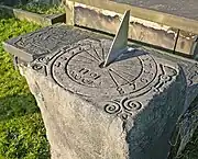 水平式日時計（イギリスの教会の敷地）