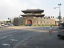 韓国の水原城甕城