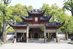 震国戒壇坊、山門