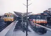 のと鉄道NT100形(右)と急行「能登路」(左)（1996年11月1日）