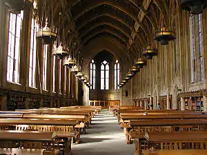 スザロ・アレン図書館内部