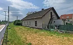 民家として現存する1840年開業時のスヴェティーユル馬車鉄道駅駅舎(スヴェティーユル停留場、2017年)