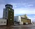 塔と格納庫
