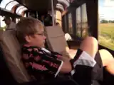 ラウンジ車で寛ぐ旅客（サウスウェスト・チーフ号のスーパーライナー客車）