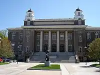 シラキュース大学のカーネギー図書館