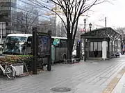 青葉通り地下にあるあおば通駅の出入口(右)