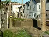 一部が残るホーム跡（2007年12月（位置座標））