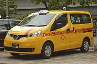四社カラー(NV200バネット)メーカー標準の車体色をベースにしているので、セダン型より黄色が濃くなっている。