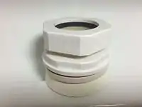 合成樹脂製の大便器用スパッド
