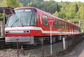 TR-300形(トンネルの駅にて)