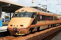 台湾鉄路管理局E1000型電車東武スペーシア日光詣ラッピング仕様車(「黄金自強号」)