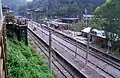 駅舎と反対側の高所より俯瞰した光景、勝興駅が山の中に有るのが見てとれる。