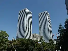 TWIN21(左:OBPパナソニックタワー 右:MIDタワー)