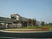 高架区間にある流山セントラルパーク駅