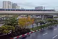高架橋を走る列車(29バフマン駅 - オスタード・シャフリヤール駅)