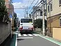 けやき台団地線狭隘区間を走行する国21