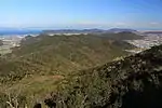 田原アルプス(遠方左から衣笠山、蔵王山、藤尾山)方面の山並み(北東)