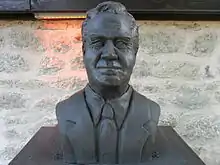タフシン・オズギュチ、1916–2005