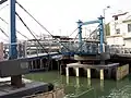 大澳涌行人橋は大型船が通れるよう中央部が可動式である