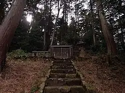 本殿前