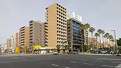 築港本町交差点より東の眺望