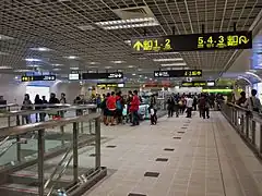 改札階
