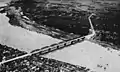 日本統治時代の1925年に完成した台北大橋鉄橋。上方が三重地区。