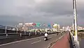 2008年の台北大橋。東側（台北市方面）に向かう機慢車道。左側は環河南路からの合流。