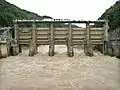 放流中の平ダム(平成18年7月豪雨)