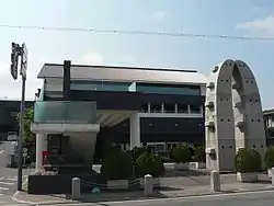 太子町役場と万葉ホール
